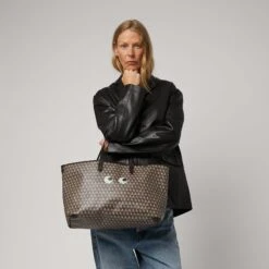Anya Hindmarch I Am A Plastic Bag Eyes Tote -Fashion Bag Shop 23 07 18 Model Shoot 0949