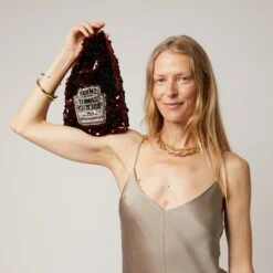 Anya Hindmarch Anya Brands Heinz Ketchup Tote 11 Anya Hindmarch Anya Brands Heinz Ketchup Tote -Fashion Bag Shop 23 07 18 Model Shoot 1862