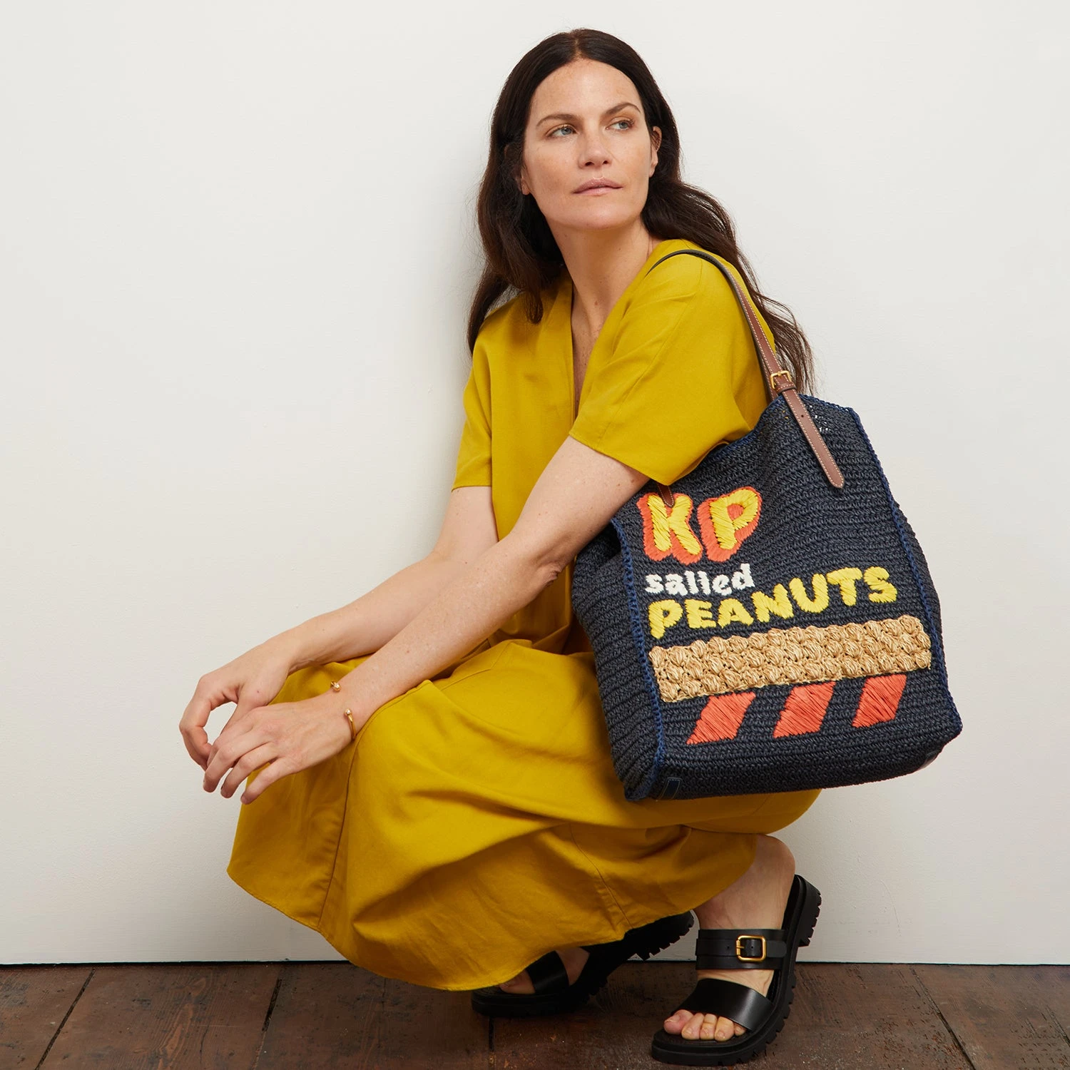 Anya Hindmarch Anya Brands KP Peanuts Raffia Tote 4 Anya Hindmarch Anya Brands KP Peanuts Raffia Tote - Image 2