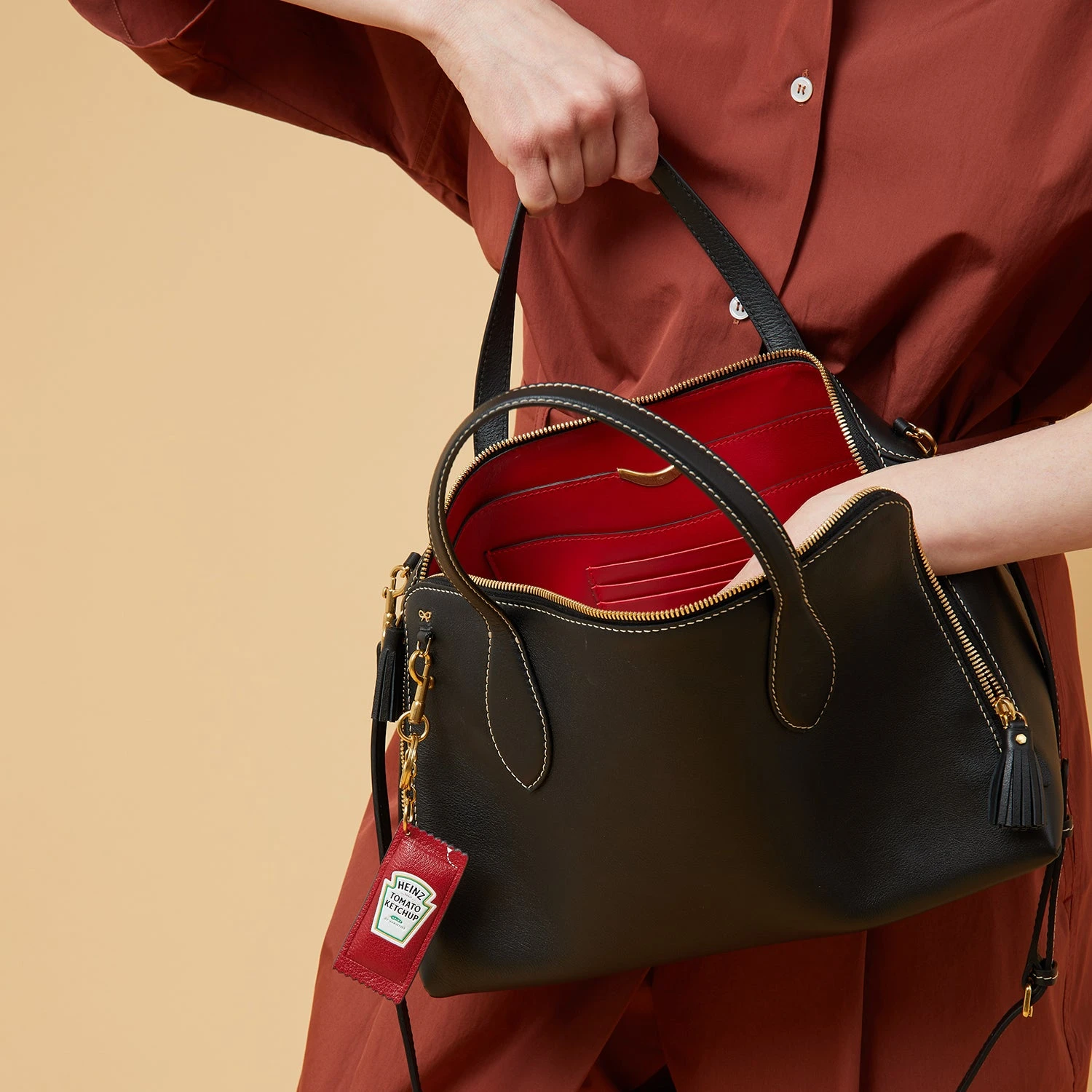 Anya Hindmarch Anya Brands Heinz Ketchup Charm 4 Anya Hindmarch Anya Brands Heinz Ketchup Charm - Image 2